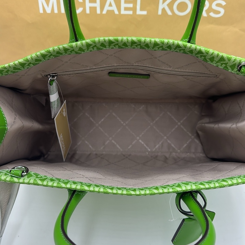 Michael Kors Mirella Medium Ombré Logo Tote Bag
Jungle Green
NWT - Picture 9 of 15